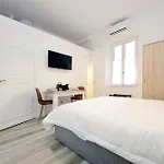 Suity I Cozy Barberini Lägenhet *